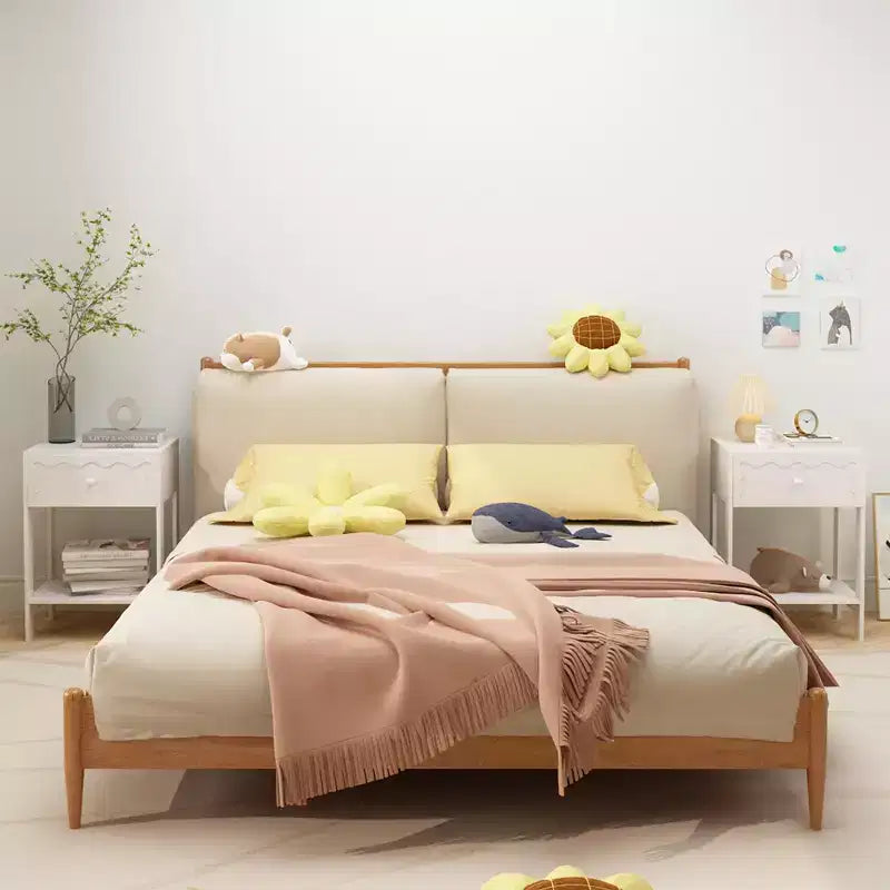 Comodino con cassetto e ripiano aperto