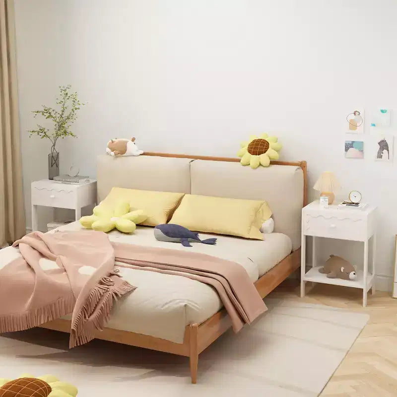Comodino con cassetto e ripiano aperto