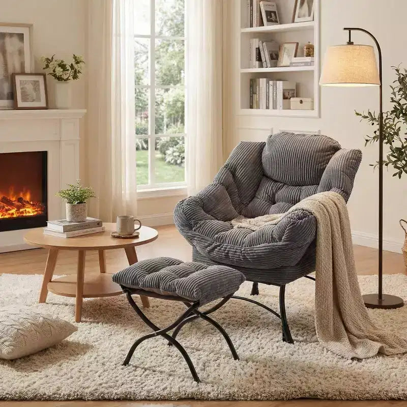 Poltrona lounge in velluto a coste con pouf, poltroncina imbottita con struttura in metallo e tasca laterale per soggiorno o camera da letto