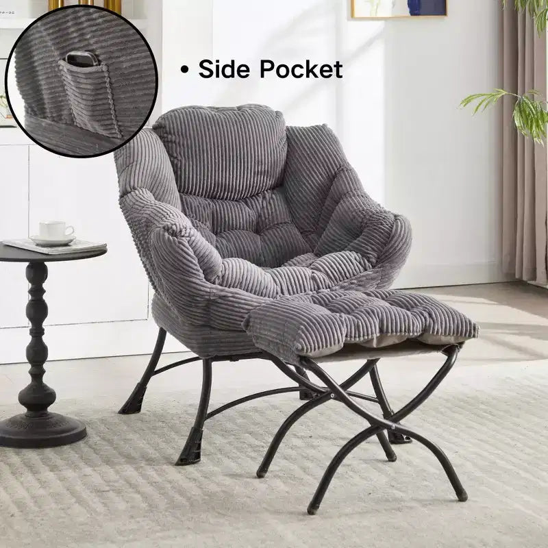 Poltrona lounge in velluto a coste con pouf, poltroncina imbottita con struttura in metallo e tasca laterale per soggiorno o camera da letto