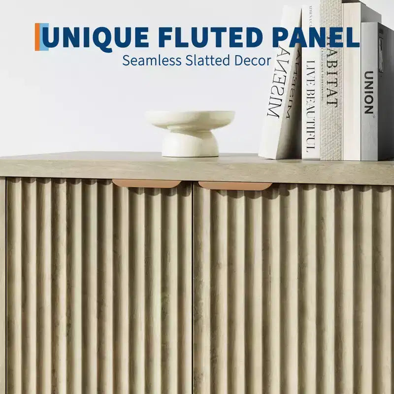 Credenza a Buffet in Legno Scanalato con Ante e Ripiani